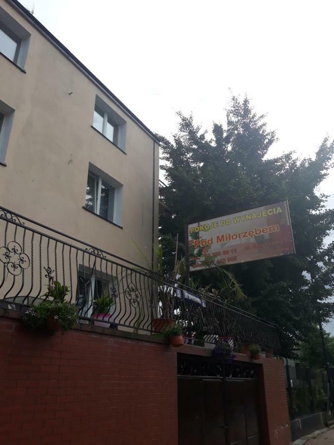 Uniejow Pensjonat Pod Milorzebem Exterior foto